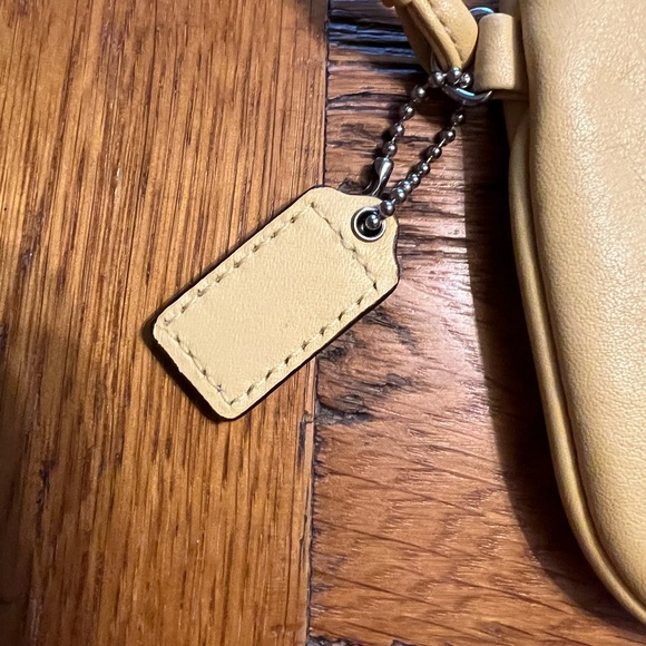 Coach NWOT butter yellow Leather Wristlet, Smokefree home. - Picture 5 of 8